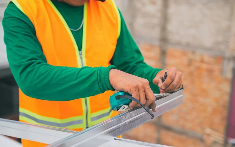 Hi-Vis Workwear Safety Standards Explained: EN ISO 20471 vs ANSI/ISEA 107